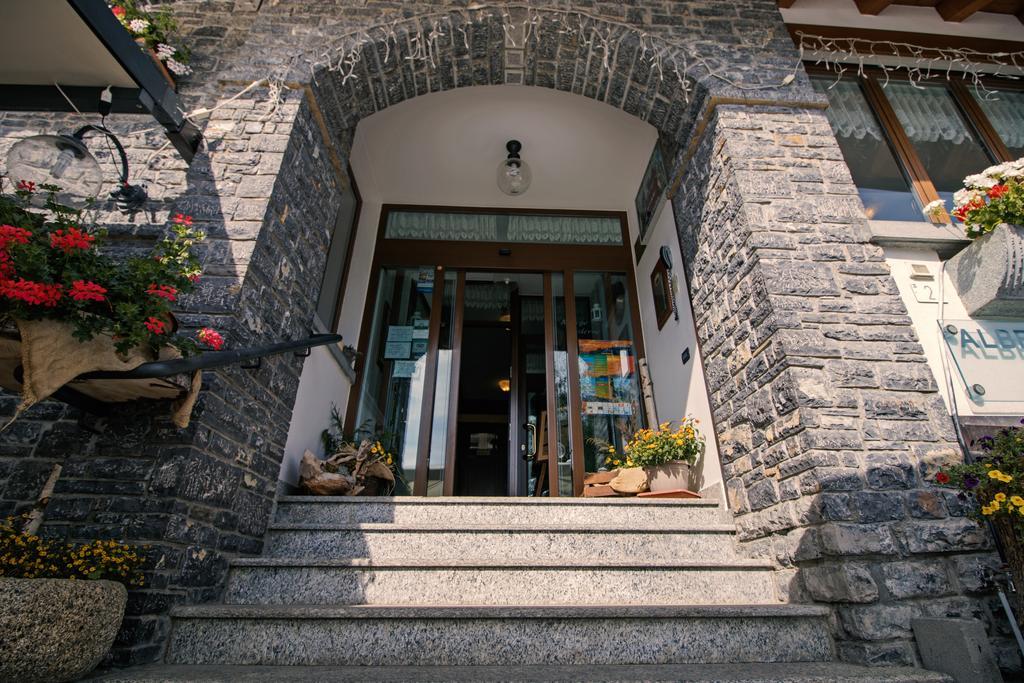 Albergo Moderno & Spa Fuipiano Valle Imagna Exterior photo