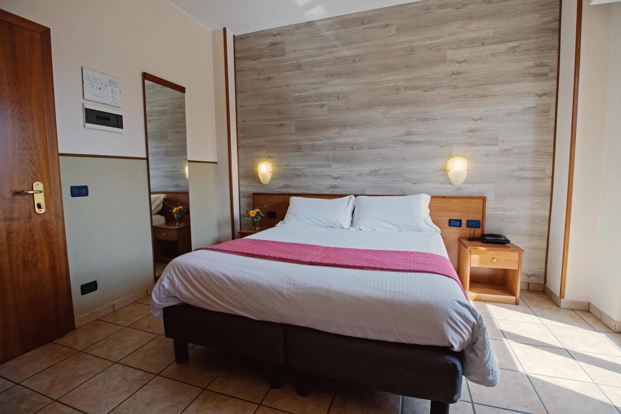 Albergo Moderno & Spa Fuipiano Valle Imagna Exterior photo
