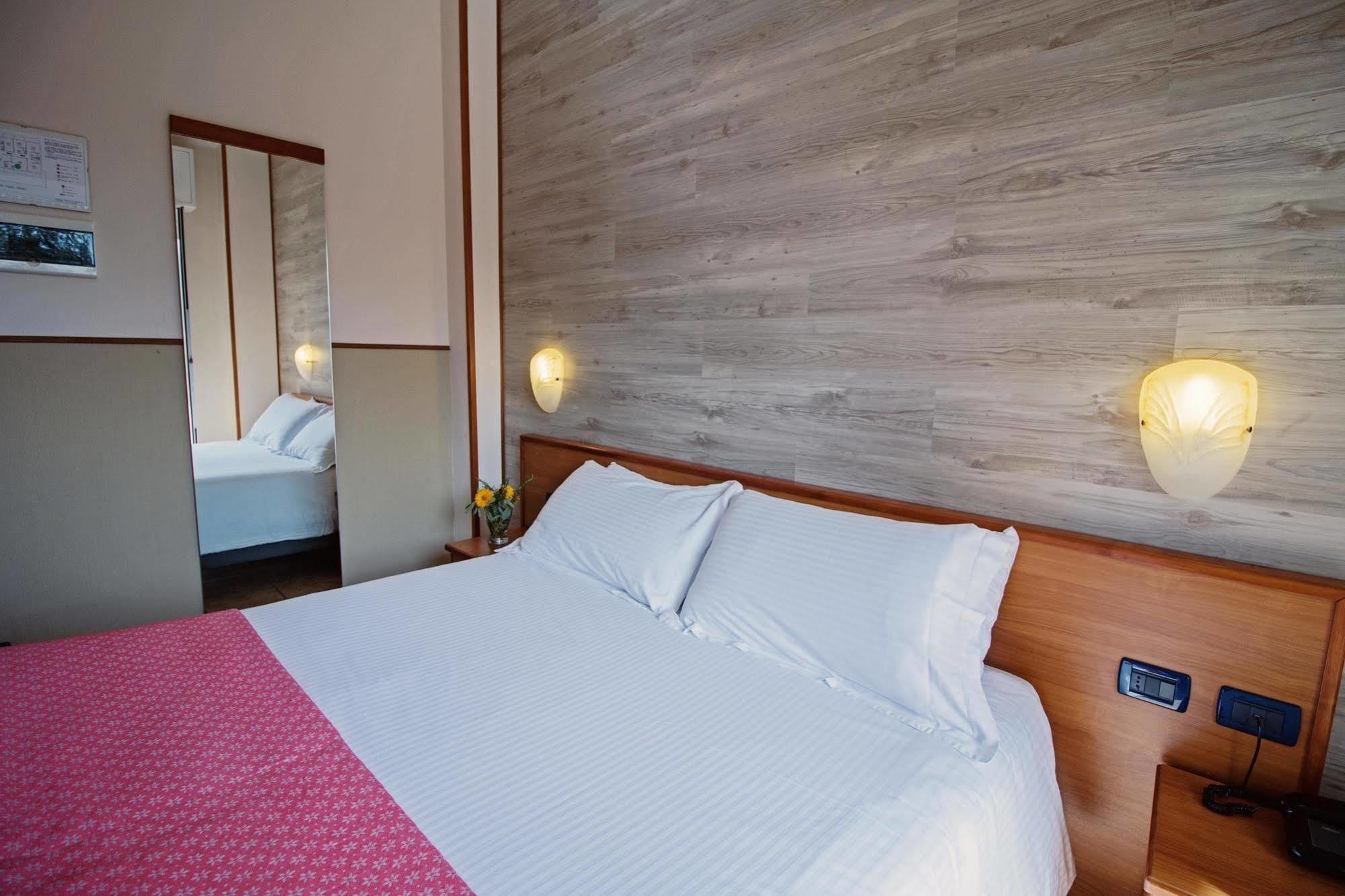 Albergo Moderno & Spa Fuipiano Valle Imagna Exterior photo